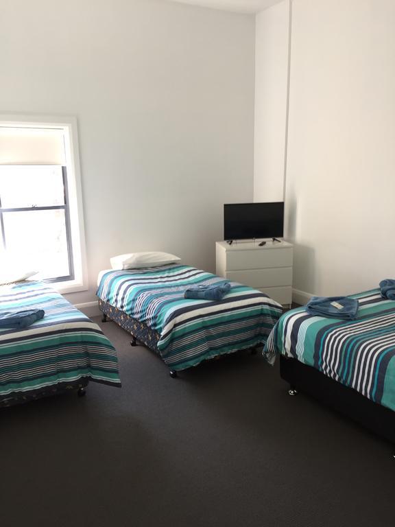 Crown Inn Hotel Kingston Se ภายนอก รูปภาพ