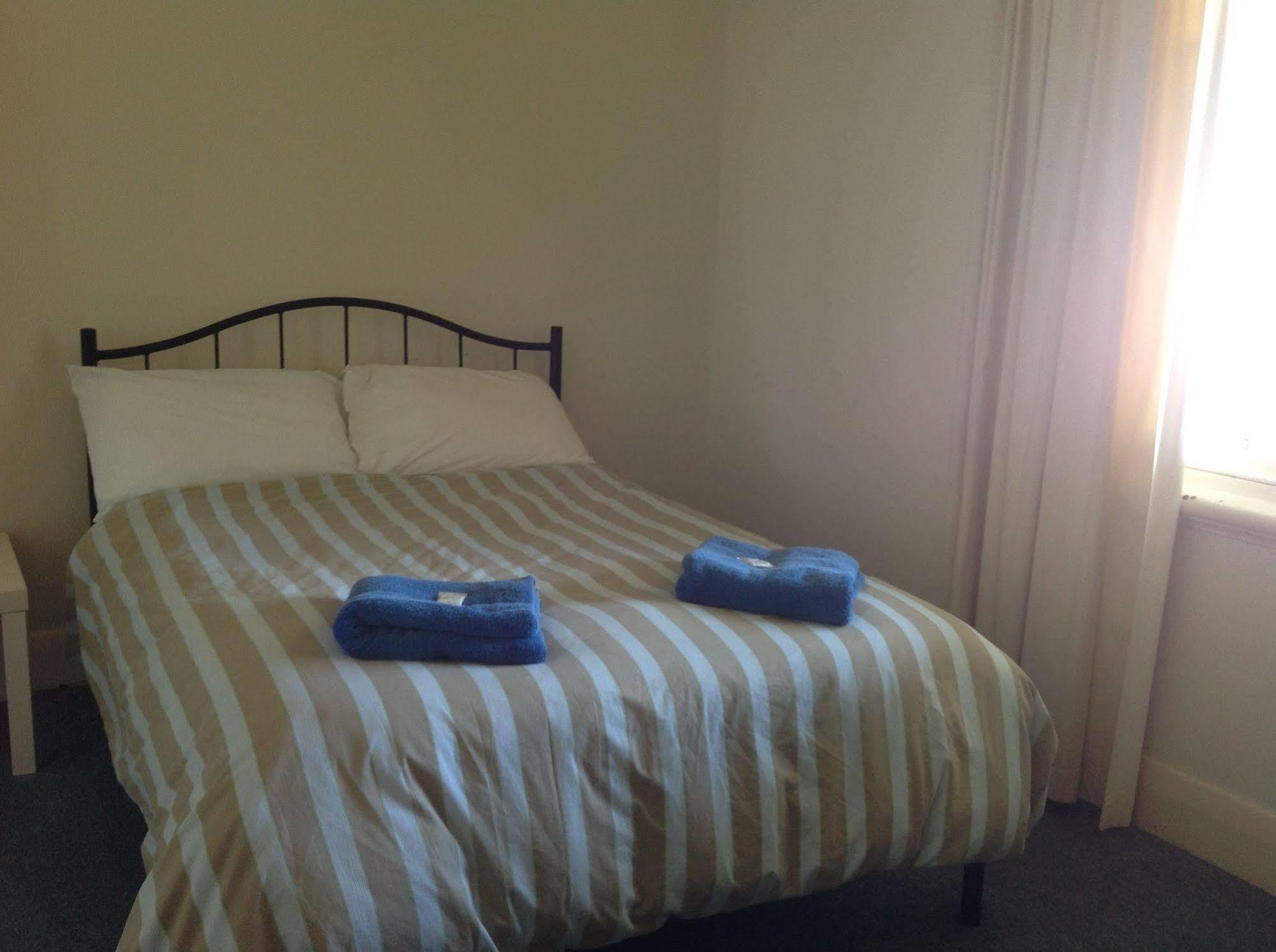 Crown Inn Hotel Kingston Se ภายนอก รูปภาพ